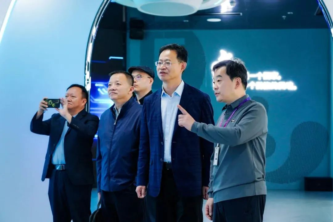 国家广电总局发展研究中心一行赴金年会·jinnian(金子招牌)励丰文化调研指导